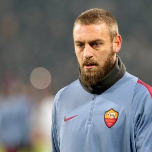 Roma, tegola De Rossi: fuori un mese, salta il Real