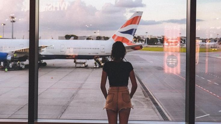 Overbooking, ecco i diritti del passeggero: risarcimento fino a 600 euro e volo alternativo