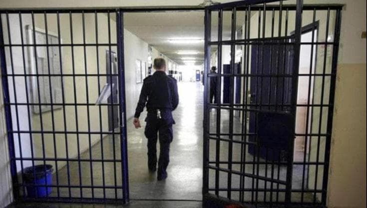 Lecce, porta in carcere al marito detenuto dolci con cocaina: arrestata. Droga pronta per la vendita