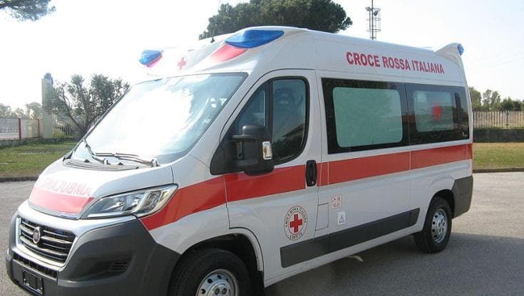 Cade dal balcone mentre festeggia la Pasquetta, ricoverato in ospedale