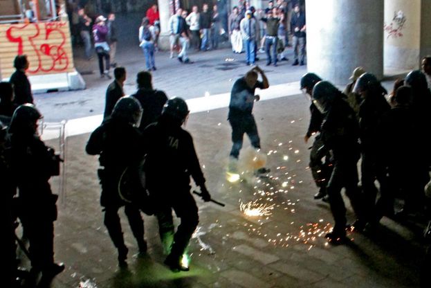 "Salvini vattene", il corteo degli antagonisti e i tafferugli