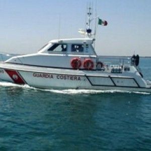 Castro, il mare restituisce un cadavere con addosso un giubbotto salvagente 
