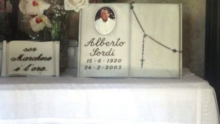 "Sor marchese, è l'ora": epitaffi celebri, sulla lapide un sorriso nel giorno del ricordo dei morti