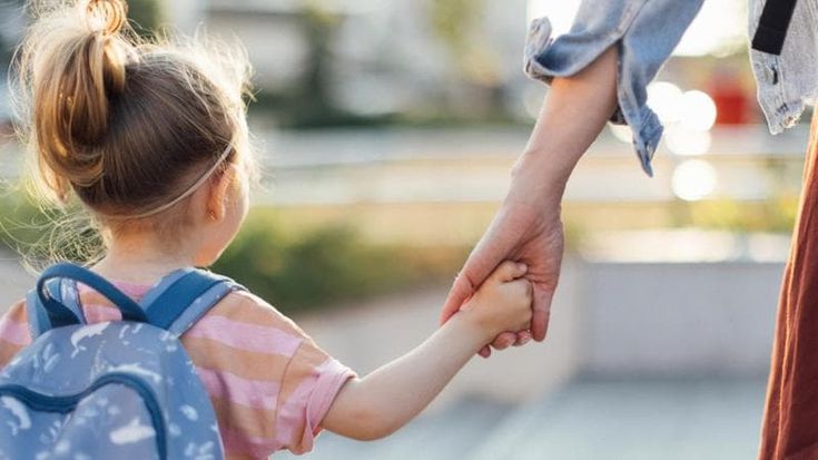 Welfare e scuola: ai genitori permessi retribuiti e bonus per il rientro in classe dei figli