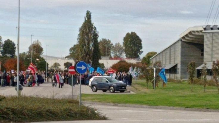 Benetton chiede nuovi sacrifici: primo sciopero dopo 30 anni