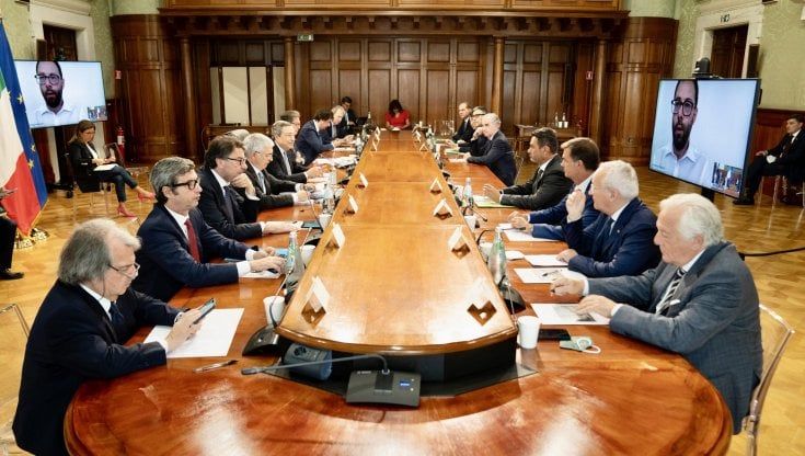 Aiuti, il tesoretto sale a 14 miliardi. Draghi: “Sarà un autunno difficile”
