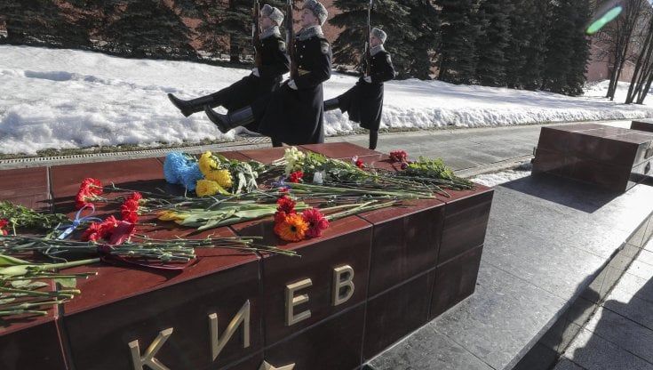 La beffa degli hacker sull'agenzia Tass: modificato un comunicato della Difesa di Mosca e inserito il dato di 4300 soldati russi morti in Ucraina