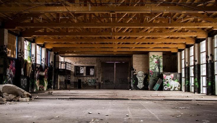 Lo Spazio Zero dei Cantieri può ospitare spettacoli ma viene usato come discoteca