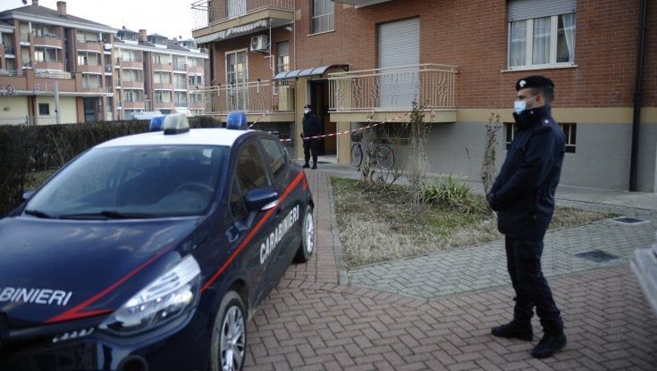 Quindici coltellate alla moglie e otto al figlio, aggravante della crudeltà all'assassino di Carmagnola
