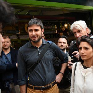 M5S, corsi top secret per "formare" i candidati all’Aula. Lite Raggi-Lombardi