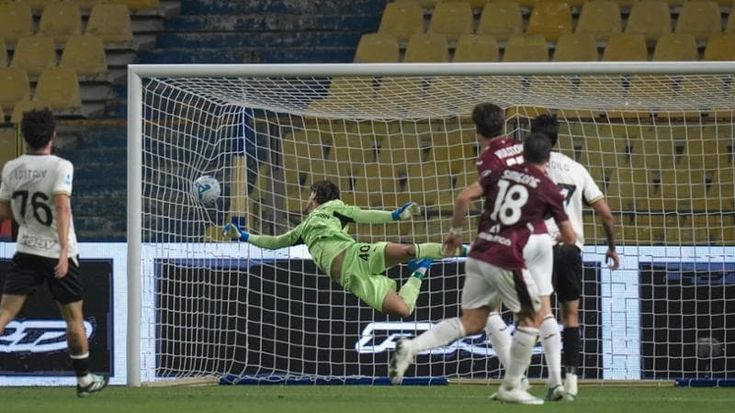 Simeone in cattedra: il Torino vince 3-0 a Parma e ora bracca la Juve