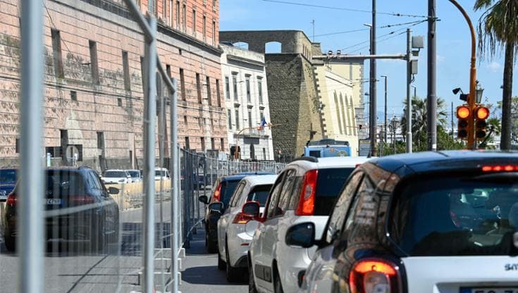 Napoli, al via i lavori per i binari del tram in via Acton: incubo traffico