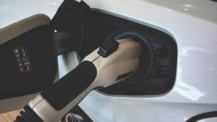 Auto elettriche, il sistema di ricarica portatile arriva dal progetto RES
