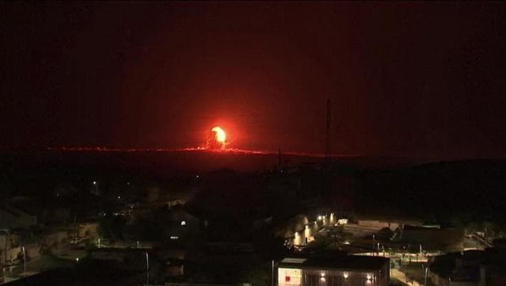 Grande esplosione a Gaza, vicino al confine con Israele - le immagini