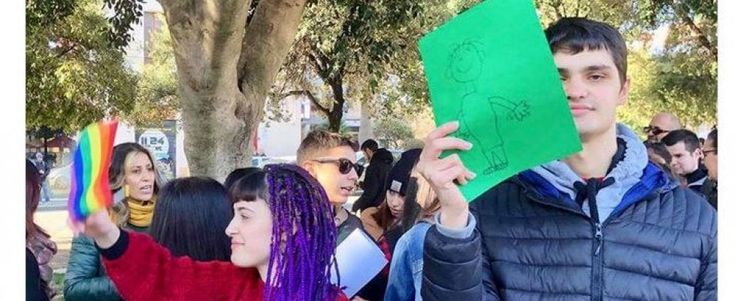 Salvini e la gogna social contro i ragazzini che lo contestano