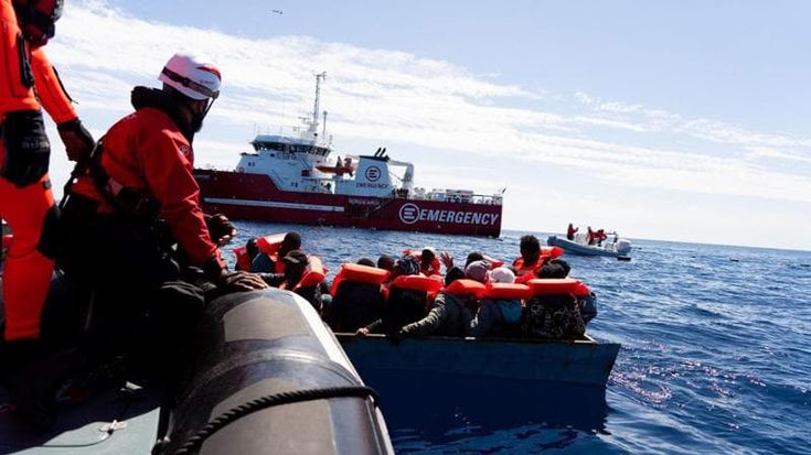 Salvataggi in mare, la nave di Emergency ha soccorso 57 persone nelle acque a largo della Libia