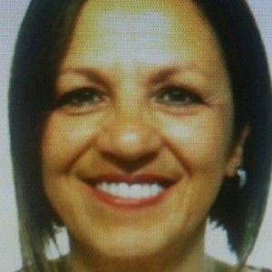 In uno scontro uccidono una donna, poi abbandonano l'auto e fuggono a piedi