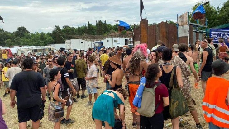 Maxi rave nel pisano: due in ospedale, un arrestato e oltre mille identificati e denunciati per invasione di terreni