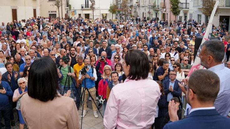 “Per l’ospedale di san Pio non paghino i lavoratori”. Elly Schlein a San Giovanni Rotondo