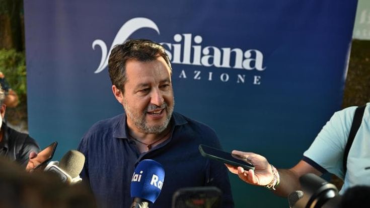 Salvini in difesa: “La Lega è una sola e il Ponte sullo Stretto va avanti”