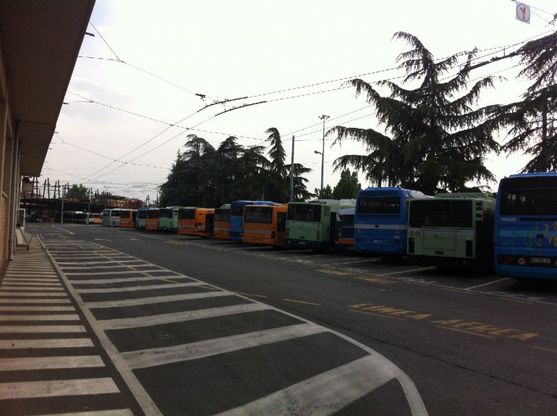 Nelle officine della Tep di Parma dove vengono "operati" i bus 