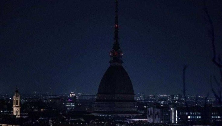 Caro energia, a Torino si spegne anche la Mole