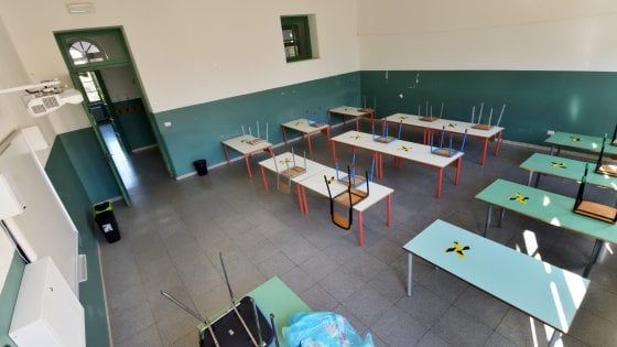 Scuola, emorragia di iscritti in Sicilia: 15 mila studenti in meno secondo la Cgil