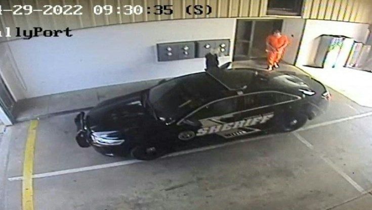 Alabama, nuova ipotesi sul detenuto e la poliziotta: "In fuga per amore"