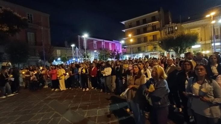 Giugliano, fiaccolata silenziosa per ricordare l'operaio Antonio Russo. “La verità non si archivia”
