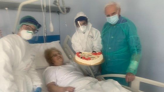 Torino, anniversario di matrimonio in ospedale: la sfida di Umberto e Maria al coronavirus dopo 56 anni insieme
