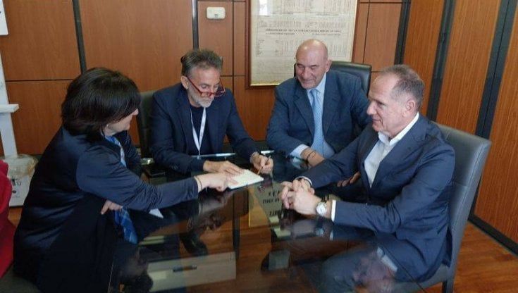 Eav, De Gregorio vede il candidato sindaco di Torre del Greco per parlare di Circum. È polemica: “Spot elettorale”