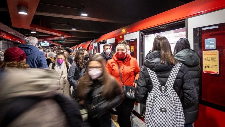 Covid, il bollettino di oggi 6 febbraio: 77.029 nuovi casi e 229 morti