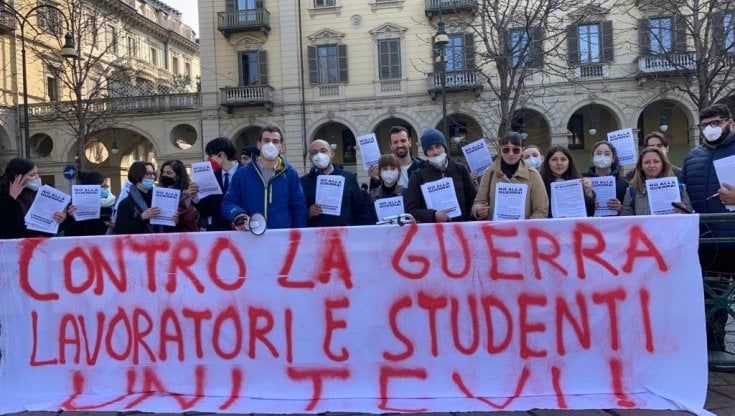 La rabbia e dolore degli ucraini che vivono in Italia: "Ora abbiamo paura, non riusciamo più neanche a parlare con i nostri cari"