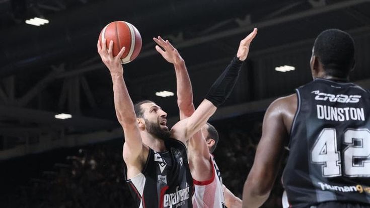 La Virtus c’è ancora e batte Milano (72-64), la finale scudetto è apertissima