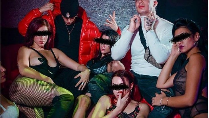 Pugni, trap e crudo di pesce, la vita della gang tra lusso e violenza