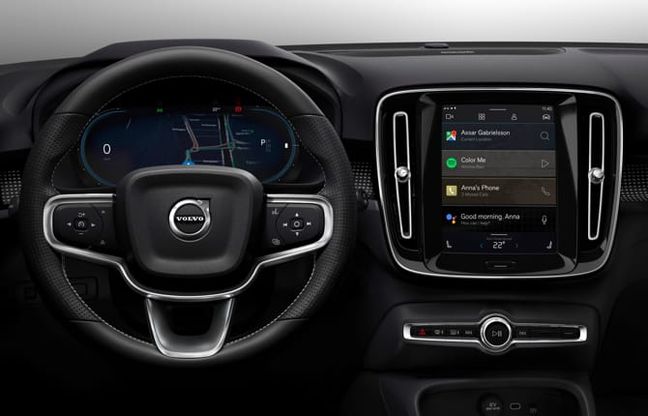 Nuova Volvo XC40, elettrica e connessa