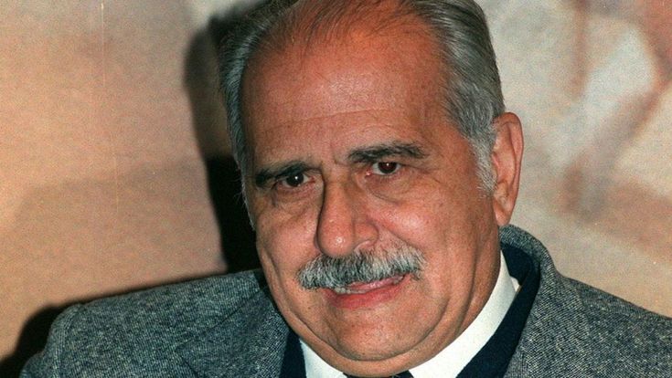 Luigi, i De Filippo e la maschera di noi stessi