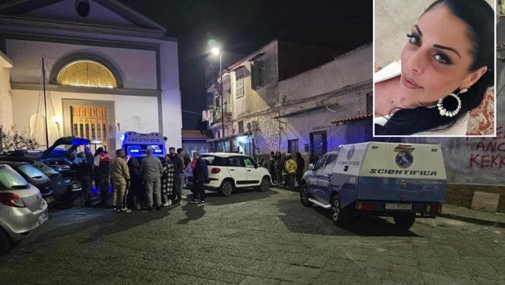 Donna morta in casa a Napoli, aveva denunciato due stalker. Interrogato l’ex, lascia la questura