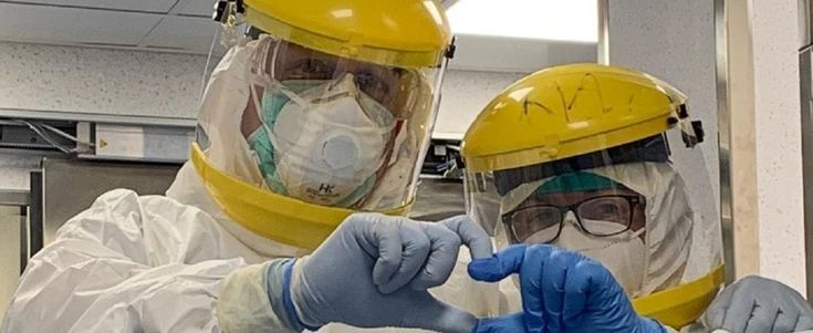 Ischia, due cuori e una corsia: Pasquale e Tina in prima linea contro il Covid