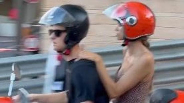 Sinner, giro in Vespa con Laila a Montecarlo