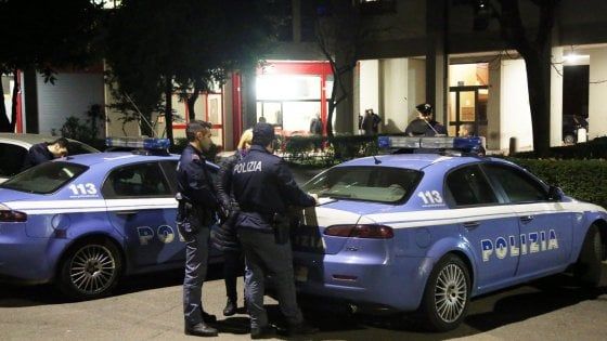 Reggio Emilia, lite in strada: poliziotto accusato di insulti razzisti