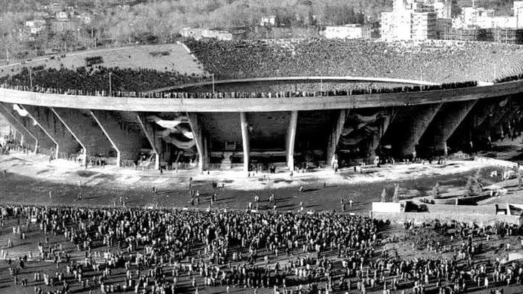 La grande attesa della tribuna vip: “Cent’anni di Napoli, un romanzo”