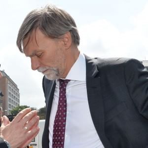 Graziano Delrio: "Da scioperi e low cost danni enormi a chi viaggia, servono leggi nuove"