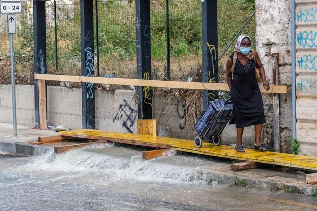 Palermo, dopo la bomba d'acqua in via Imera continua l'allagamento