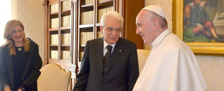 Mattarella da Bergoglio, prima visita ufficiale. In Vaticano torna un presidente cattolico