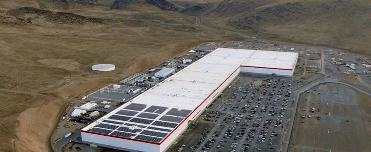 Tesla, la spy-story del cyberattacco sventato: un milione di dollari al dipendente della Gigafactory   
