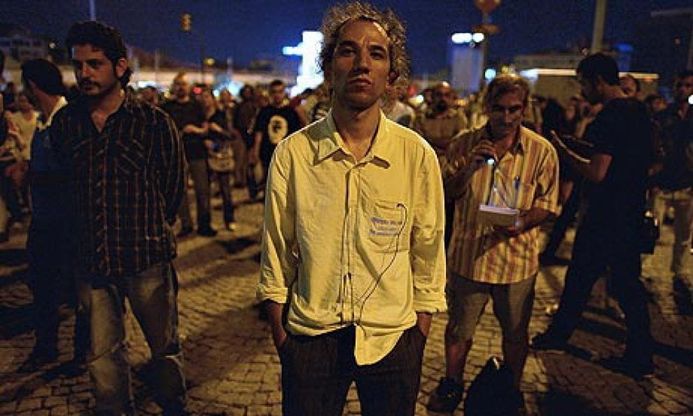 Turchia, in piedi e in silenzio: la nuova protesta 