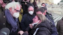 Strage di Viareggio, omicidi colposi prescritti in Cassazione: la disperazione dei familiari sulla scalinata del Palazzaccio