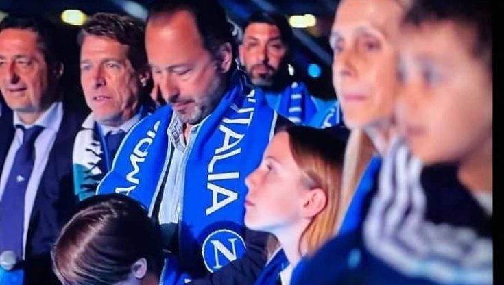 Luigi De Laurentiis con la sciarpa del Napoli, la festa scudetto divide i tifosi baresi: "Poteva evitare". "No, siamo una famiglia"