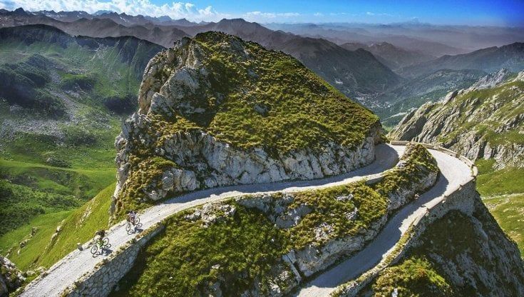Cicloturismo ed enogastronomia: il Piemonte della tavola si scopre pedalando